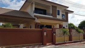 3 Beds House For Sale In East Pattaya-Classic Garden Home