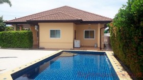3 Beds House For Rent In East Pattaya - Tropical Village