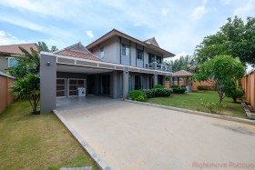 4 Beds House For Rent In East Pattaya - Grand Regents Residence