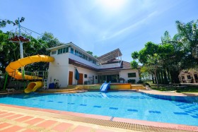 6 Beds House For Sale In East Pattaya-Not In A Village