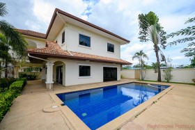 4 Beds House For Rent In East Pattaya - Lakeside Court 1
