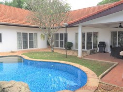 3 Beds House For Rent In East Pattaya-Freeway Villas
