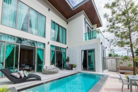 4 Beds House For Sale In East Pattaya - 98 Lake Ville