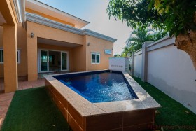 3 Beds House For Rent In East Pattaya-Siam Royal View