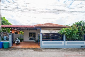 3 Beds House For Sale In East Pattaya-Royal View Village