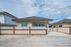 3 Beds House For Sale In East Pattaya-Manee Ville