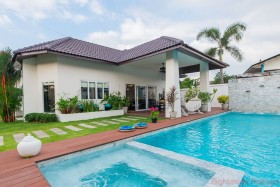 4 Beds House For Sale In East Pattaya-Srisuk Villa