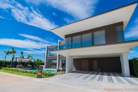 4 Beds House For Sale In Huay Yai-Highland Park Pool Villas Pattaya