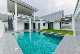 4 Beds House For Sale In East Pattaya-Natheekarn