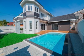 4 Beds House For Sale In Central Pattaya-Suk Em Garden Home