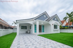 3 Beds House For Rent In East Pattaya - Permsub Village