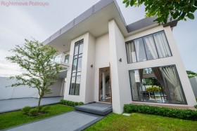 4 Beds House For Sale In East Pattaya - Not In A Village