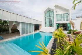 4 Beds House For Sale In East Pattaya - Natheekarn