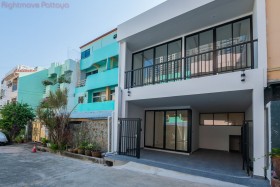 4 Beds House For Sale In Thappraya-Not In A Village