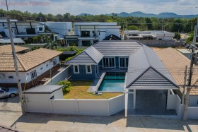 4 Beds House For Sale In Phoenix-Not In A Village